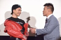 左から登坂広臣、柳沢慎吾。