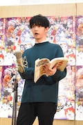 アフレコする千葉雄大。