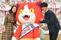 左から上白石萌音、ジバニャン、千葉雄大。