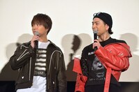 左からTAKAHIRO、登坂広臣。