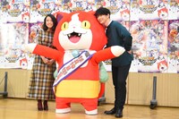 左から上白石萌音、ジバニャン、千葉雄大。