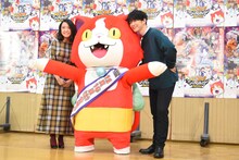 左から上白石萌音、ジバニャン、千葉雄大。