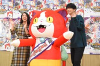 左から上白石萌音、ジバニャン、千葉雄大。