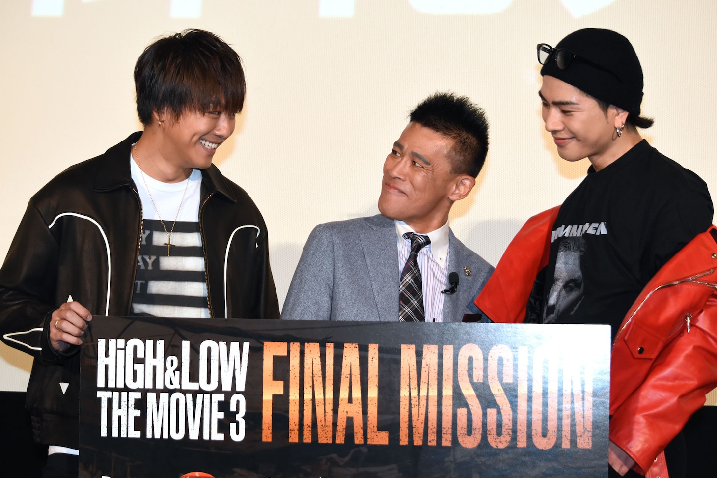 左からTAKAHIRO、柳沢慎吾、登坂広臣。