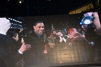 「ジャスティス・リーグ」ジャパンプレミアイベントにて、モニターに映る会場の様子。