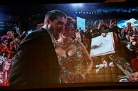 「ジャスティス・リーグ」ジャパンプレミアイベントにて、モニターに映る会場の様子。