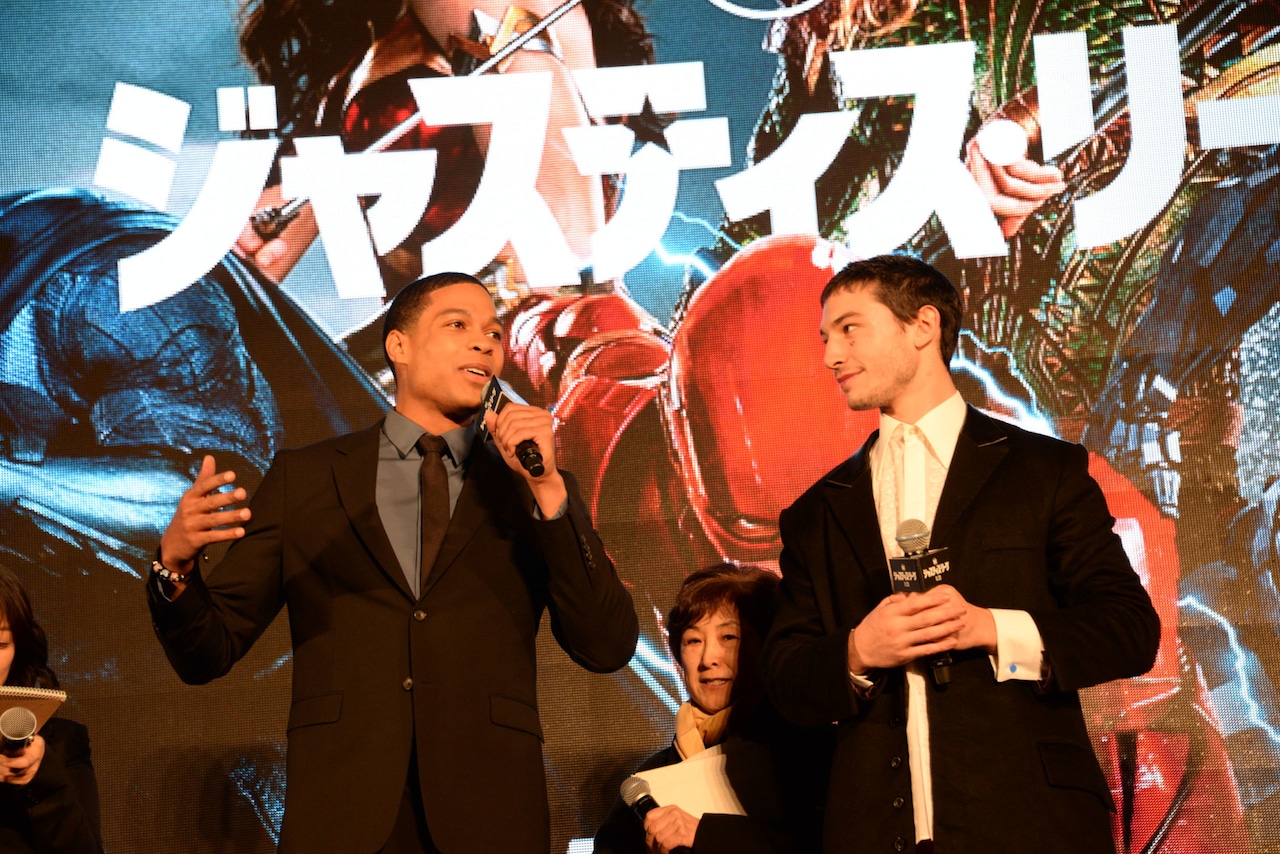 直筆サイン入り写真 エズラ・ミラー ジャスティス・リーグ SA鑑定済 直筆サイン入り写真 エズラ・ミラー ジャスティス・リーグ SA鑑定済