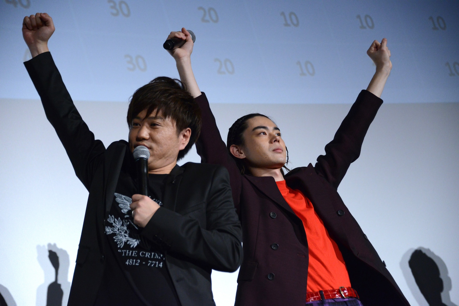コンビ愛の深さが証明されたスパークスの2人。左から川谷修士、菅田将暉。