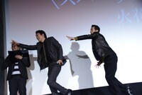 最後もスローモーション風に走って退場する桐谷健太と三浦誠己。