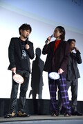 左から川谷修士、菅田将暉。
