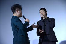 左から佐田正樹、山田裕貴。