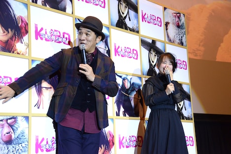 左からピエール瀧、川栄李奈。