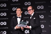 左から佐藤琢磨、鈴木正文。