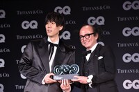 左から野田洋次郎、鈴木正文。