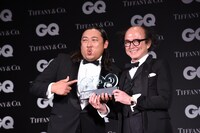 左から秋山竜次、鈴木正文。