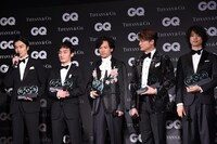 左から長谷川博己、草なぎ剛、稲垣吾郎、香取慎吾、斎藤工。