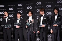 左から長谷川博己、草なぎ剛、稲垣吾郎、香取慎吾、斎藤工。