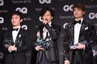 2017年11月22日に行われた「GQ MEN OF THE YEAR 2017」授賞式の様子。左から草なぎ剛、稲垣吾郎、香取慎吾。