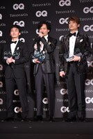 左から草なぎ剛、稲垣吾郎、香取慎吾。