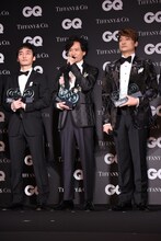 左から草なぎ剛、稲垣吾郎、香取慎吾。