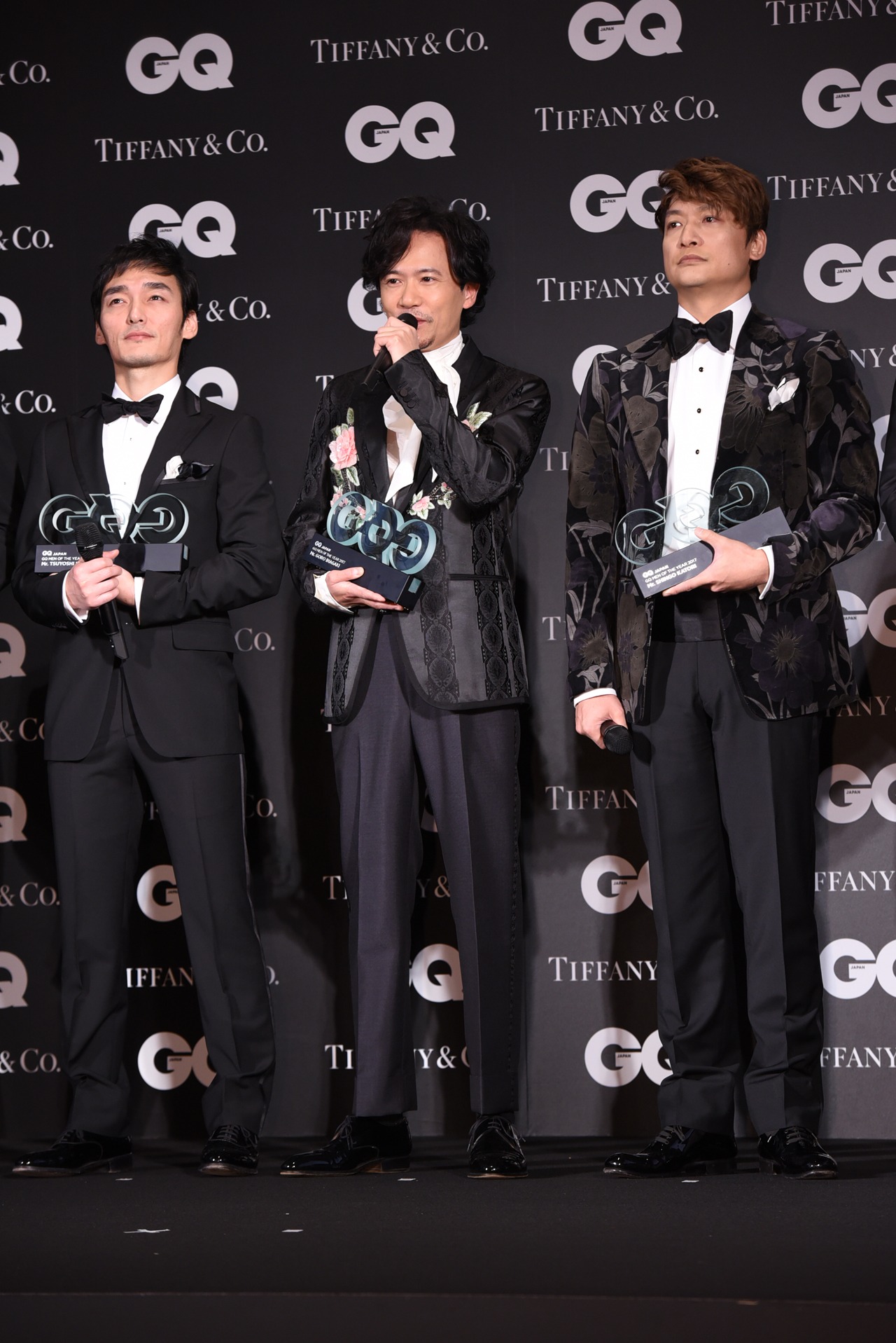 左から草なぎ剛、稲垣吾郎、香取慎吾。