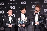 左から草なぎ剛、稲垣吾郎、香取慎吾。