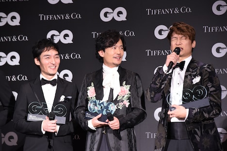 左から草なぎ剛、稲垣吾郎、香取慎吾。