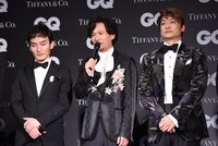 左から草なぎ剛、稲垣吾郎、香取慎吾。