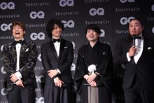 左から香取慎吾、斎藤工、佐藤天彦、秋山竜次（ロバート）。