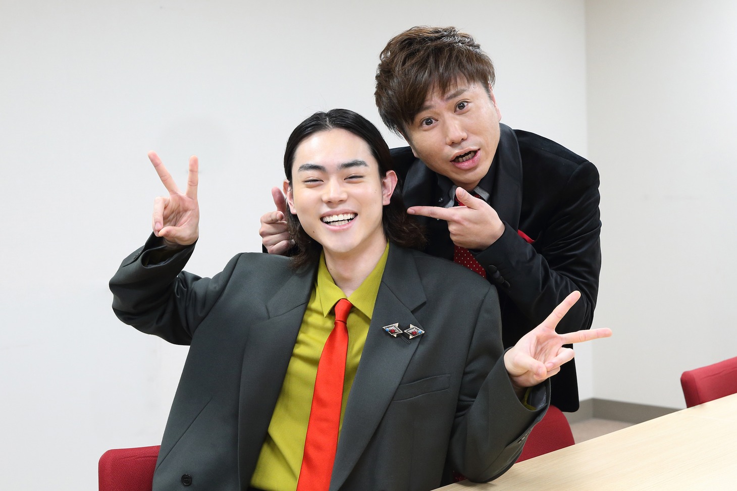 左から菅田将暉、川谷修士。（撮影：佐藤友昭）