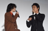 「火花」初日舞台挨拶の様子。