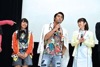 司会に話を振られたビルドチームが発言順を譲り合っていたことから、「そうですね、ビルドとしては……」と話し始めた小野塚勇人（中央）。