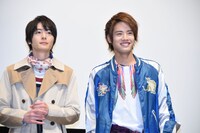 左から犬飼貴丈、赤楚衛二。