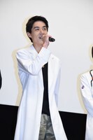 「フルボトルよこせ」と言う松本享恭。