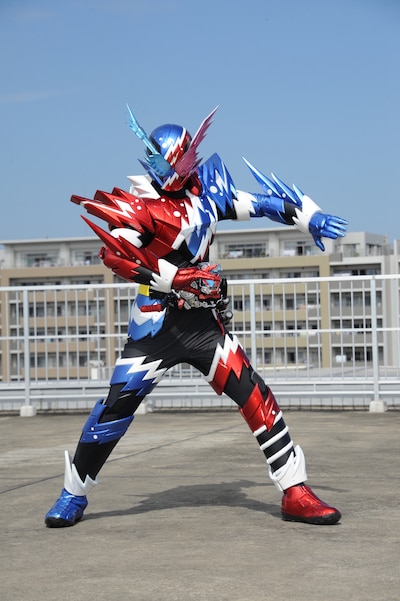 仮面ライダービルド ラビットタンクスパークリングフォーム