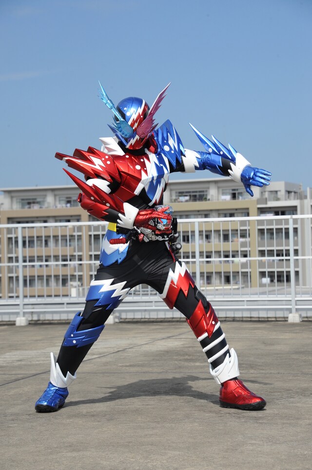 仮面ライダービルド ラビットタンクスパークリングフォーム