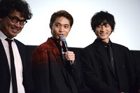 左から三木康一郎、磯村勇斗、小関裕太。