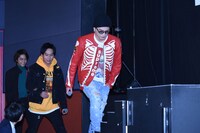 登坂広臣（手前）