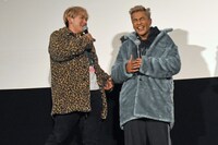 左からNAOTO、ELLY。