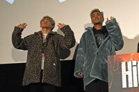 左からNAOTO、ELLY。