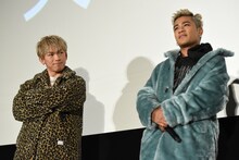 左からNAOTO、ELLY。