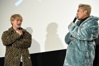 左からNAOTO、ELLY。