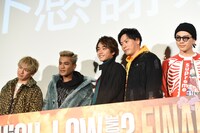 左からNAOTO、ELLY、佐藤寛太、山下健二郎、登坂広臣。