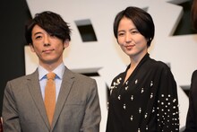 左から高橋一生、長澤まさみ。