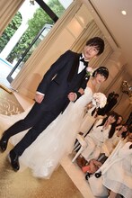 左から佐藤健、土屋太鳳。