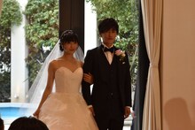 左から土屋太鳳、佐藤健。