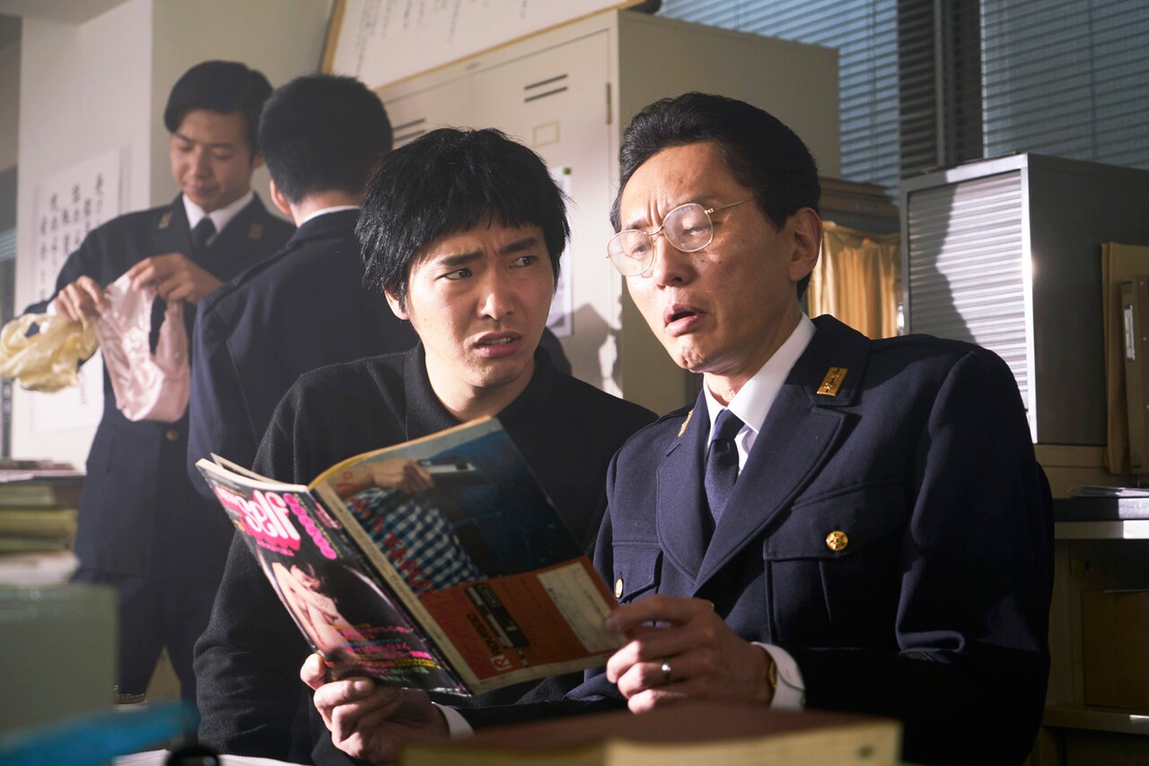 松重豊がエロ雑誌にダメ出し!?柄本佑「素敵なダイナマイトスキャンダル」新写真8枚