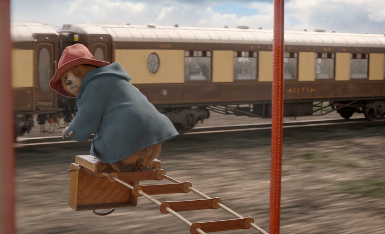 紳士なクマがまたもやピンチ？「パディントン2」新写真4点