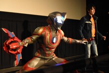 左からウルトラマンジード ウルティメイトファイナル、濱田龍臣。