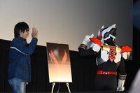 左から濱田龍臣、ドンシャイン。